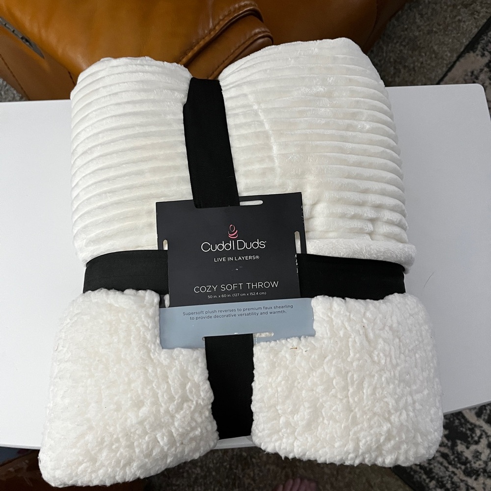 Cuddl Duds Cozy Soft Throw 50” x 60”- White NWT